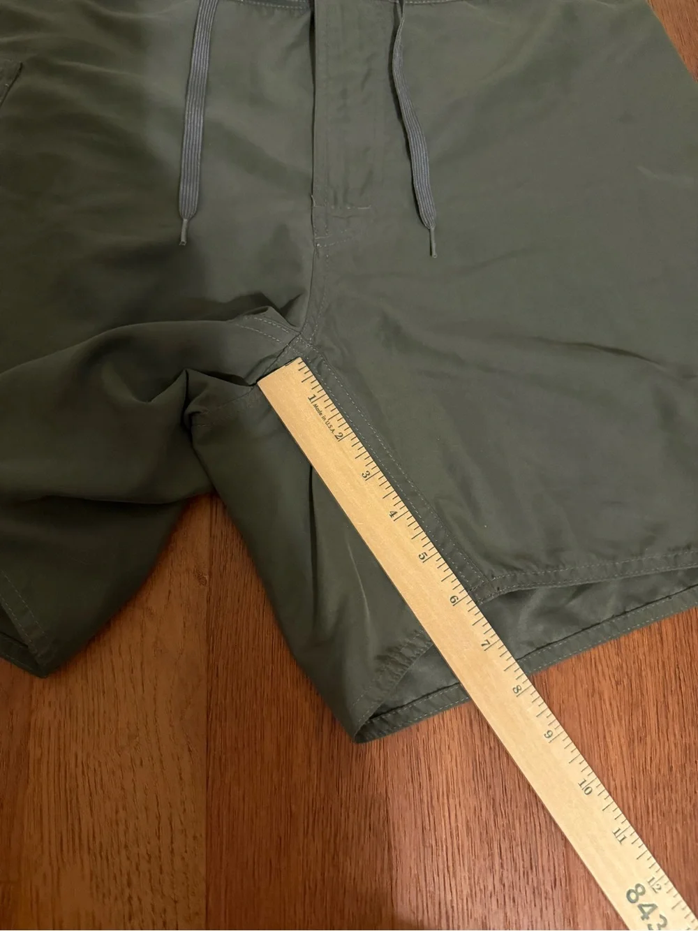 Patagonia Mens 32 Olive Green Wavefarer Boardshorts Swim Trunks Cargo Pocket